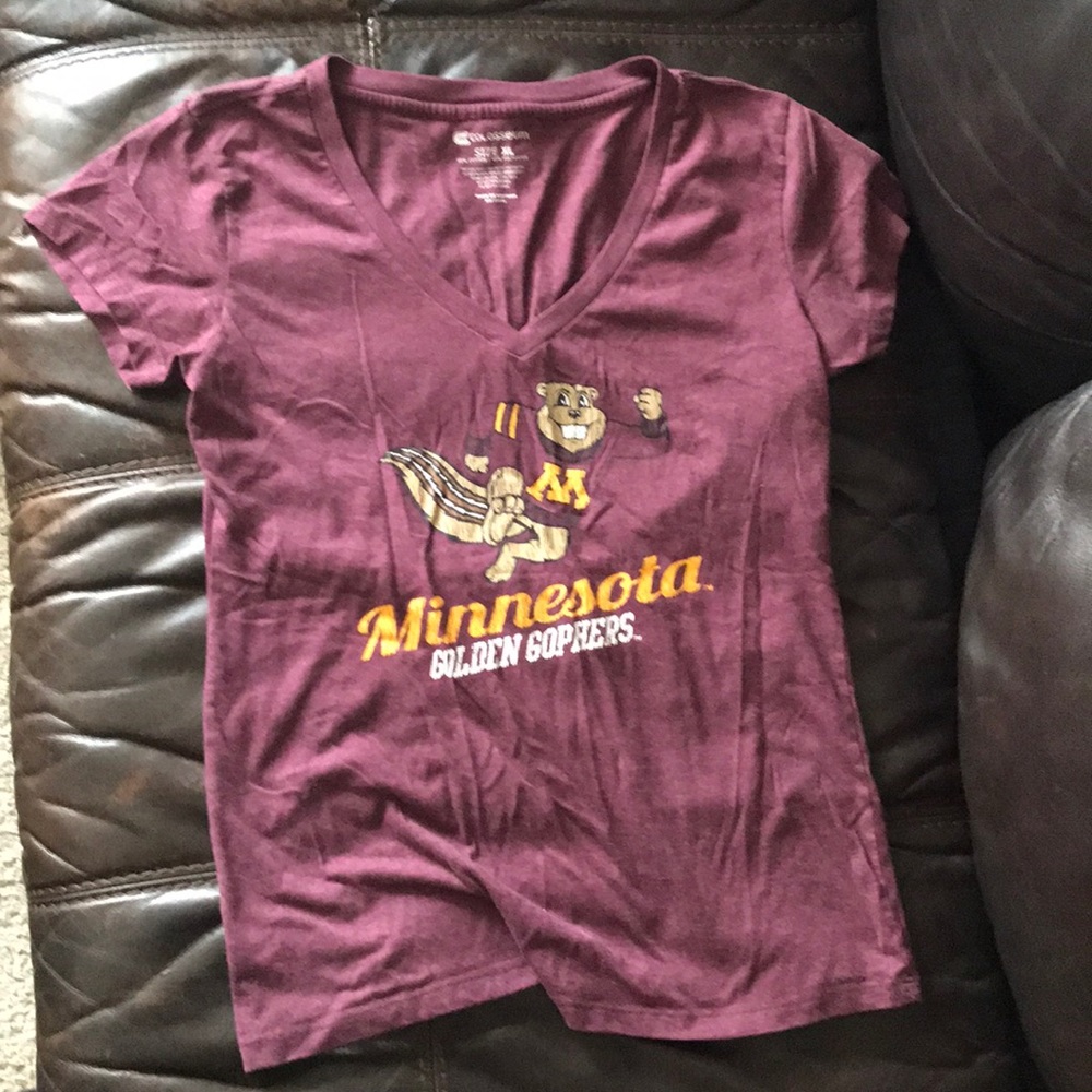 Minnesota Gophers v neck